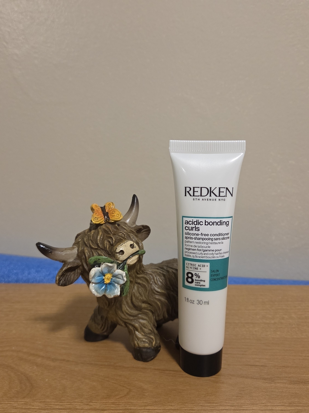 Redken Acidic Bonding Curls Silicone-Free Conditioner - White with Teal Label